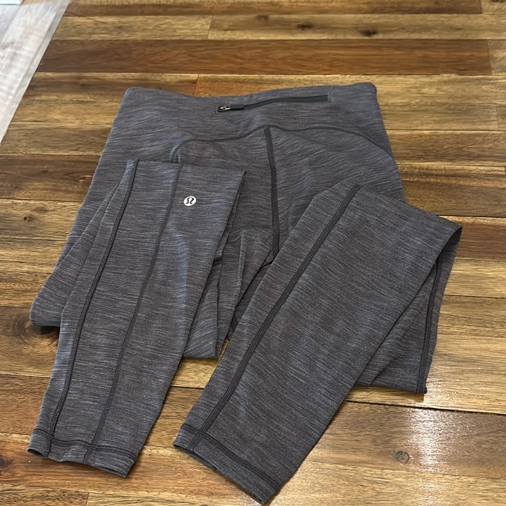 Lululemon grey workout leggings, with zipper and pockets!